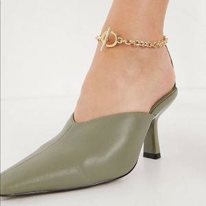 Square toe, ankle chain heel